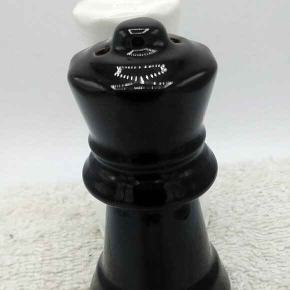 Chess Salt and Pepper Shakers Wh/Bl with Stoppers Queen's Gambit Fans Ceramic - Picture 5 of 9